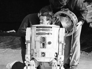 Kenny Baker, the Actor Who Brought R2-D2 to Life, Passes Away