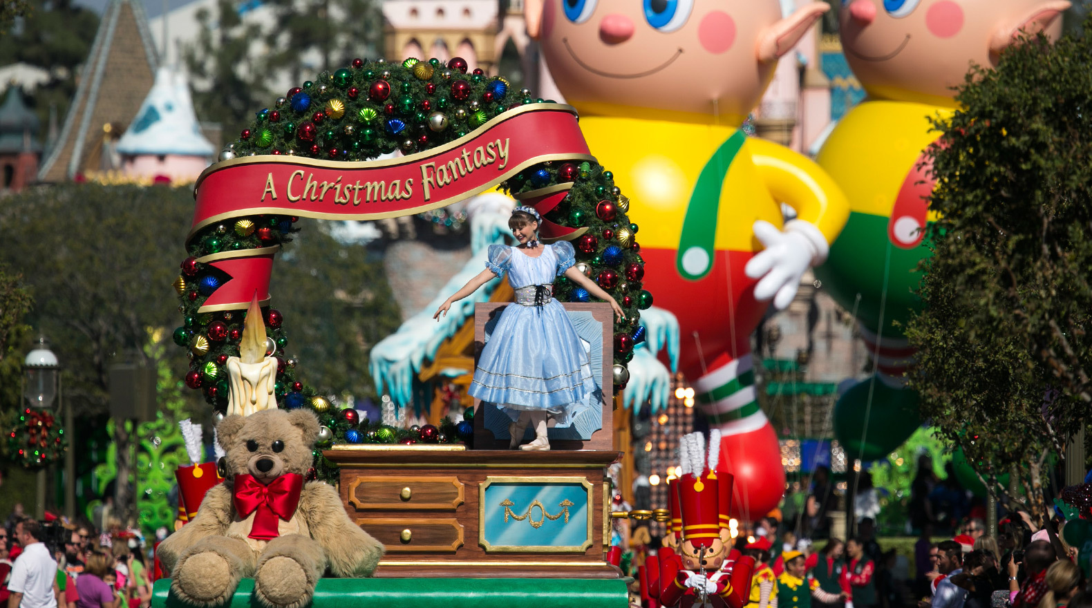 Christmas Day Parade Gallery | Disney Parks